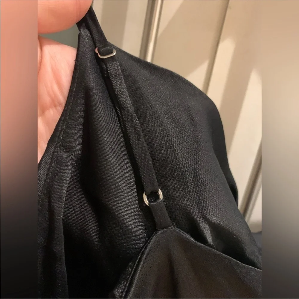 Aritzia Wilfred Muse Camisole size M black NWT - Picture 4 of 5